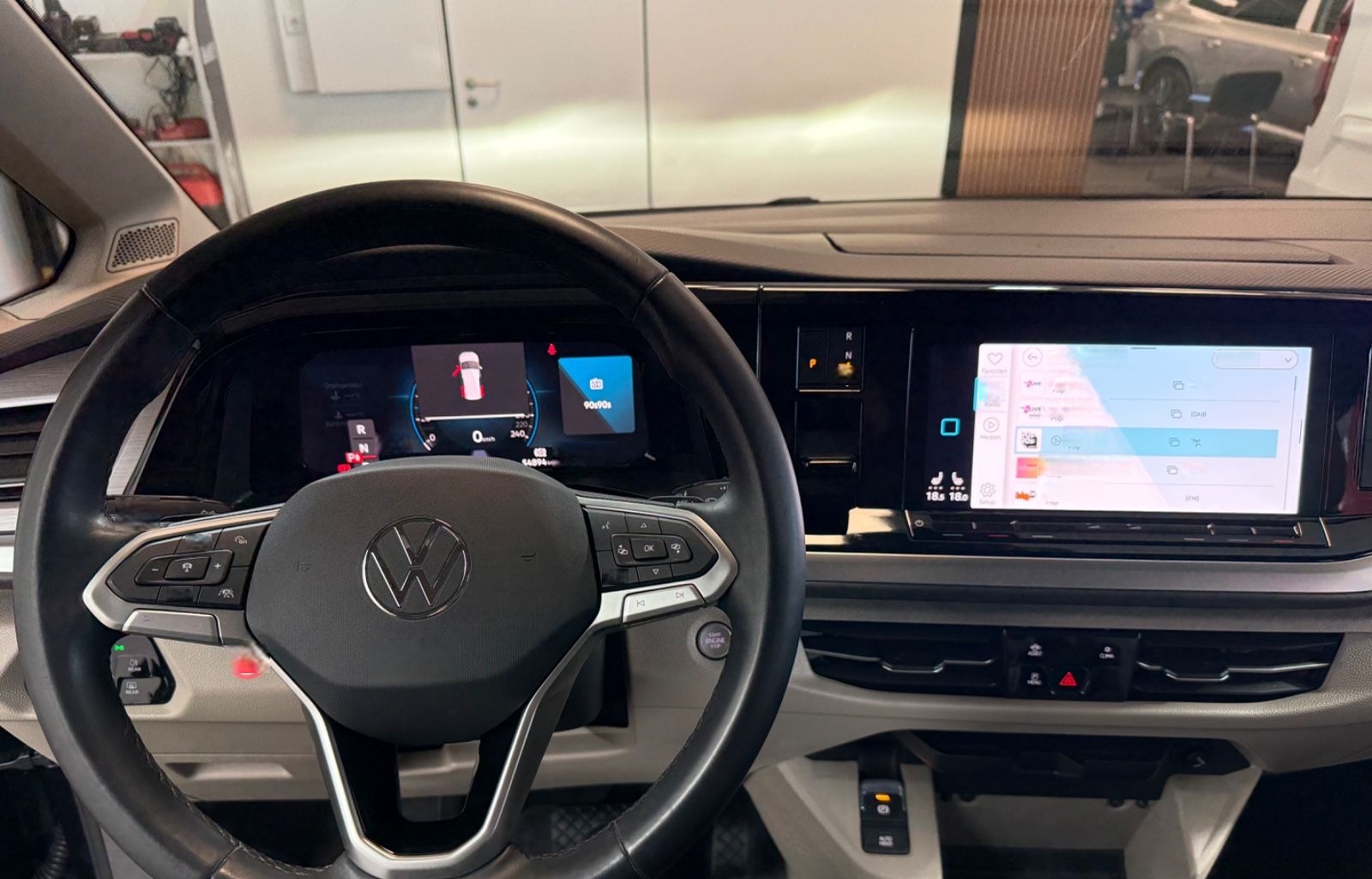 Volkswagen T7 Multivan/Life/AHK/LED/ACC/PDC/Kamera/DAB/PDC/ foto 10