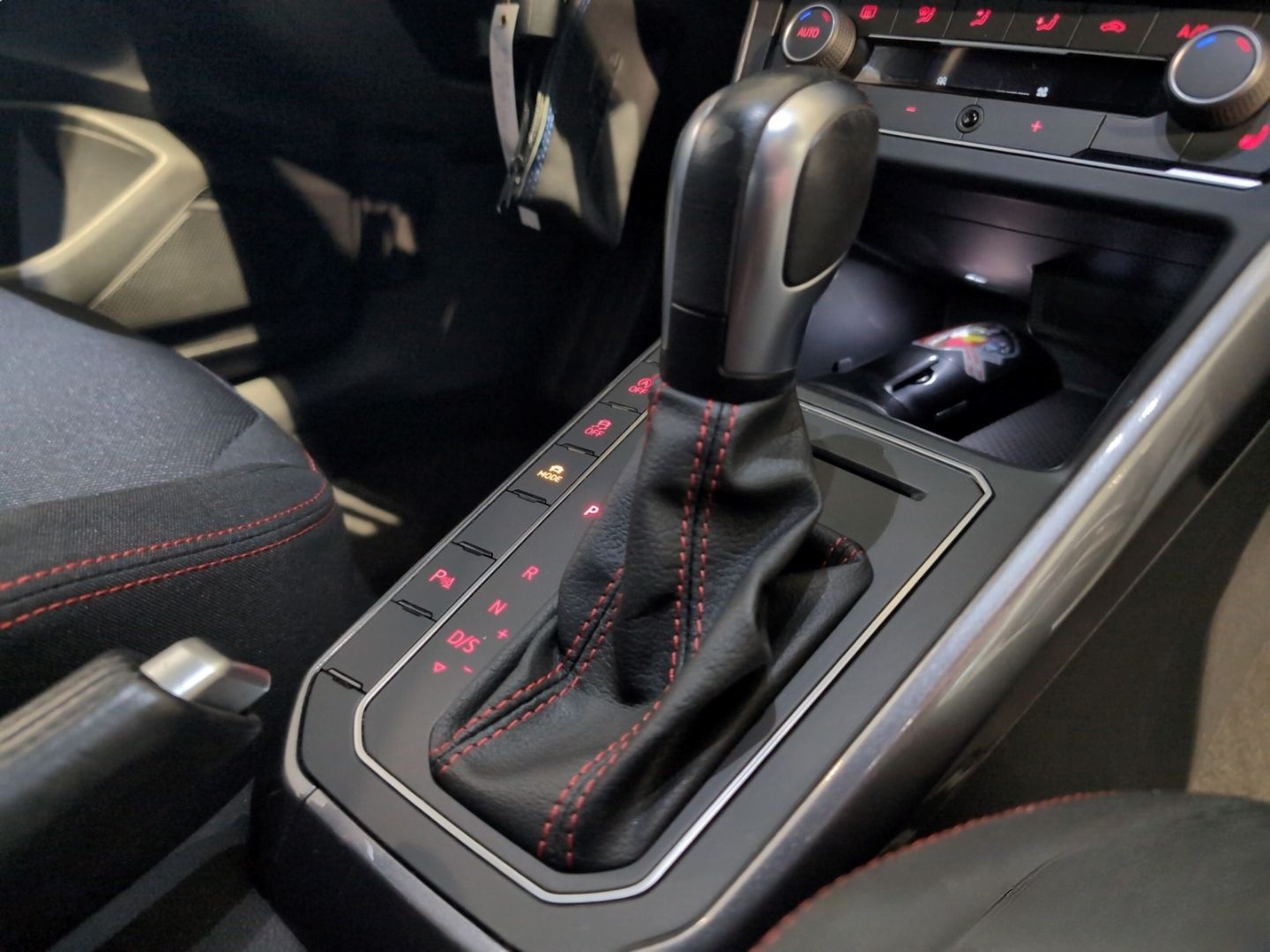 Volkswagen Polo GTI 2,0 TSI DSG R-FAHRKAMERA+NAVI+CLIMATRON foto 8