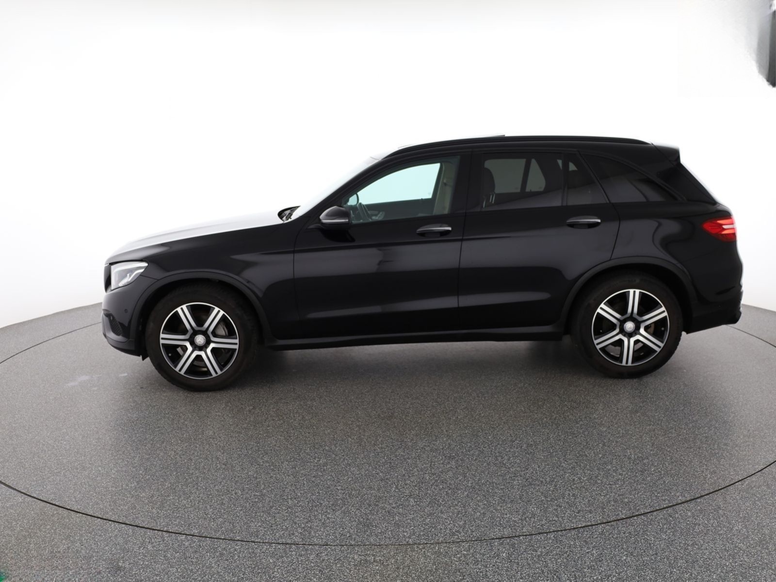 Mercedes-Benz GLC 220 d 4M NIGHT EXCLUSIVE KEYLESS,KAMERA,PANO foto 2