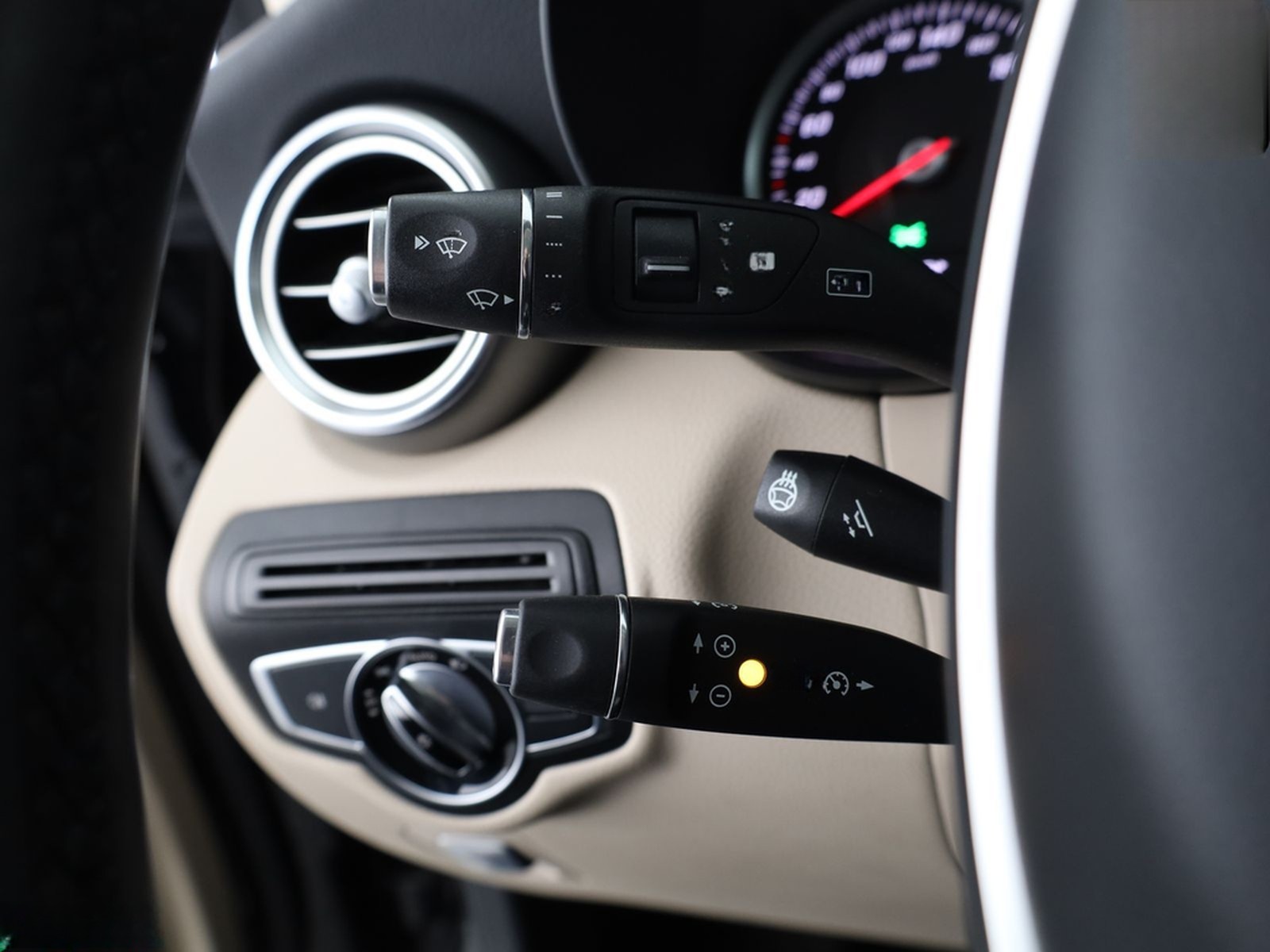 Mercedes-Benz GLC 220 d 4M NIGHT EXCLUSIVE KEYLESS,KAMERA,PANO foto 14