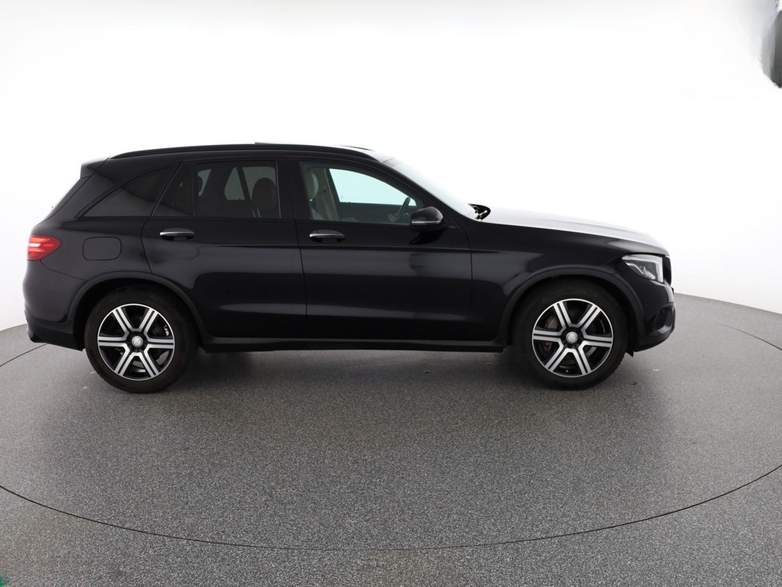 Mercedes-Benz GLC 220 d 4M NIGHT EXCLUSIVE KEYLESS,KAMERA,PANO foto 6
