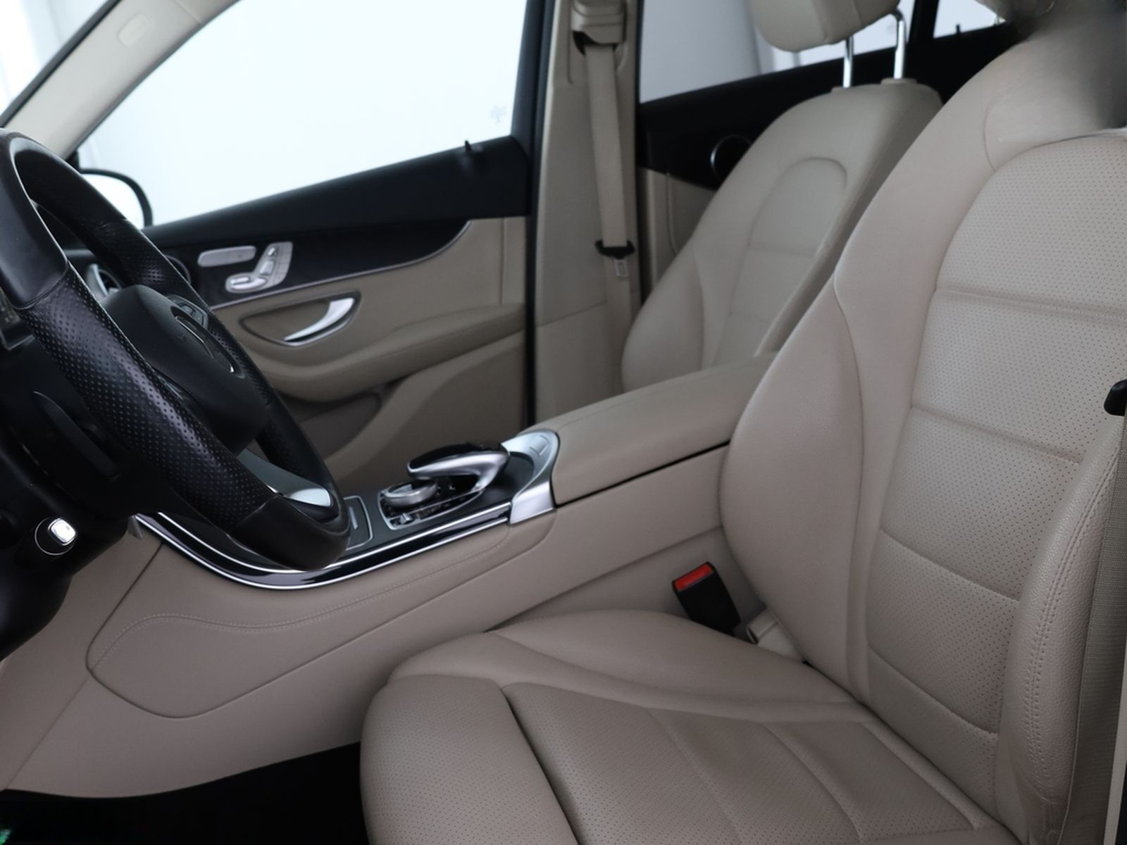 Mercedes-Benz GLC 220 d 4M NIGHT EXCLUSIVE KEYLESS,KAMERA,PANO foto 10