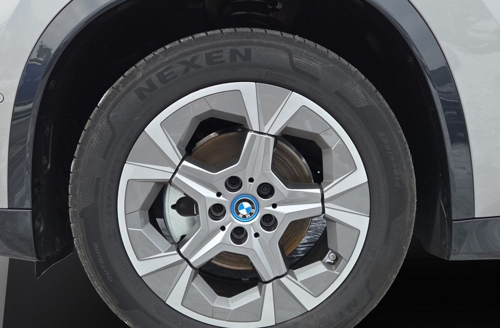 BMW iX1 eDrive20 xLine ELEKTRO LED NAVI LEDER AHK foto 3