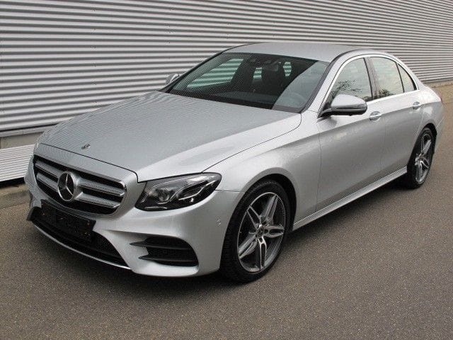 Mercedes-Benz E 400 E Limousine E 400 4Matic AMG LINE