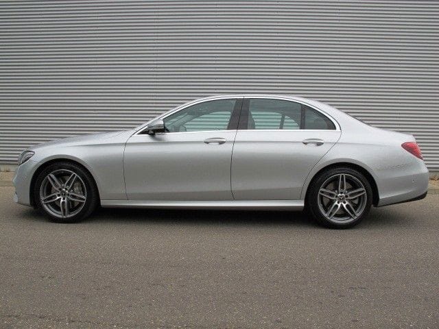 Mercedes-Benz E 400 E Limousine E 400 4Matic AMG LINE foto 3