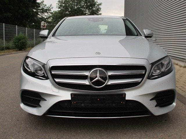 Mercedes-Benz E 400 E Limousine E 400 4Matic AMG LINE foto 4