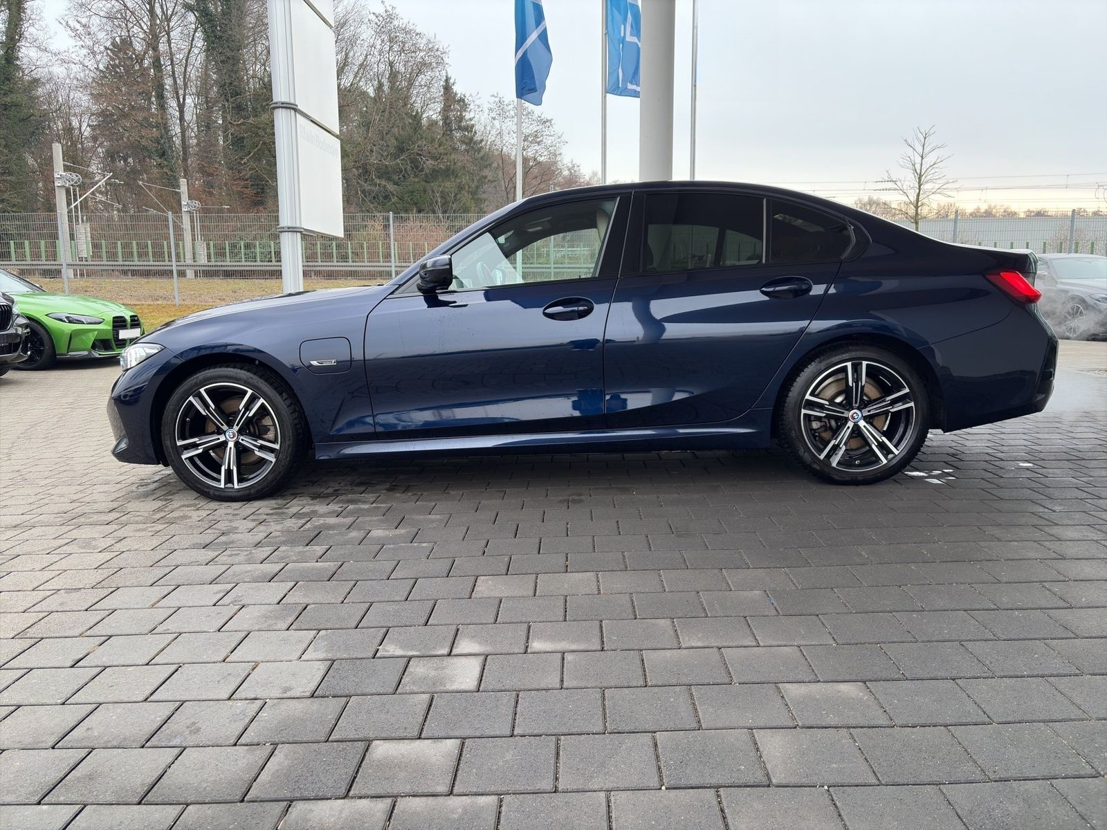 BMW 330e xDrive Limousine M Sport ACC LH Widscreen foto 11