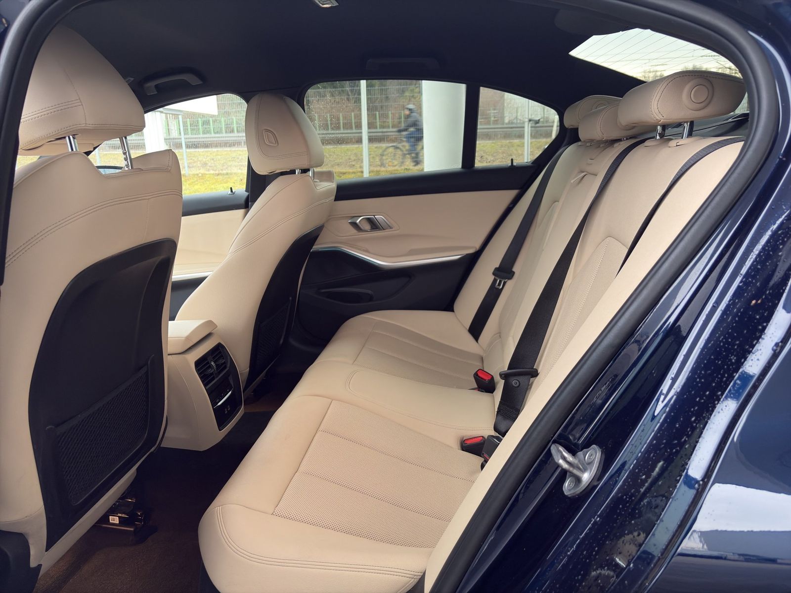BMW 330e xDrive Limousine M Sport ACC LH Widscreen foto 7