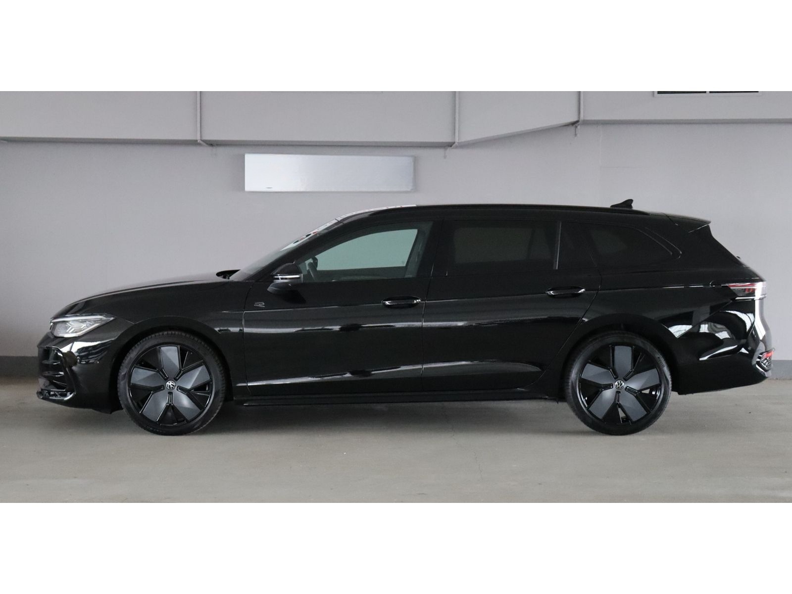 Volkswagen Passat Variant 2.0 TDI DSG R-Line*AHK*ACC foto 4