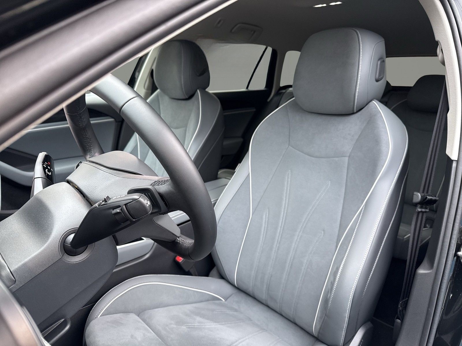 Volkswagen Passat Variant 1.5 DSG TSIe Business Navi LED AC foto 17