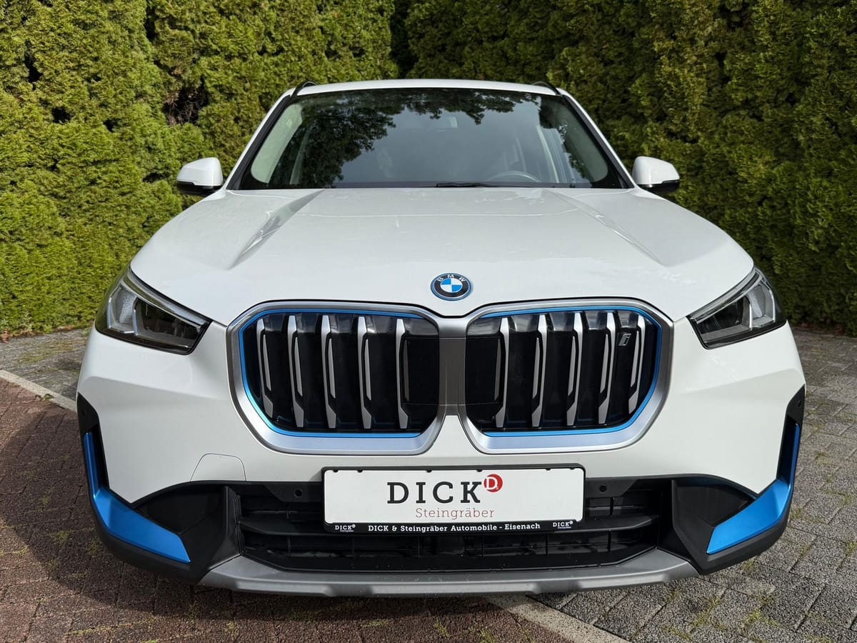 BMW iX1 30 xDrive 64 kWh SHADOW+LIFE+SHZ+KAM+LEDER+M foto 2