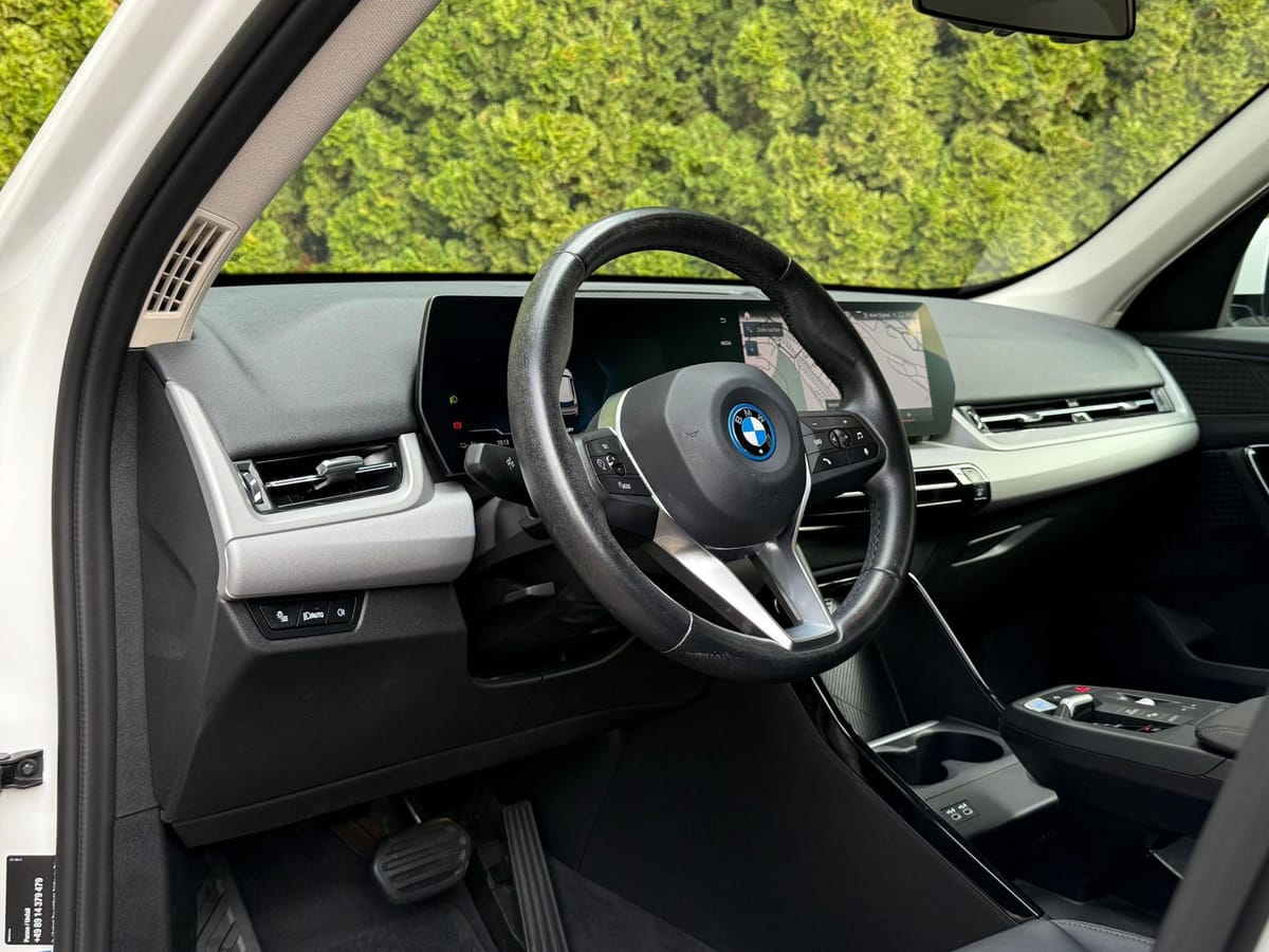 BMW iX1 30 xDrive 64 kWh SHADOW+LIFE+SHZ+KAM+LEDER+M foto 13