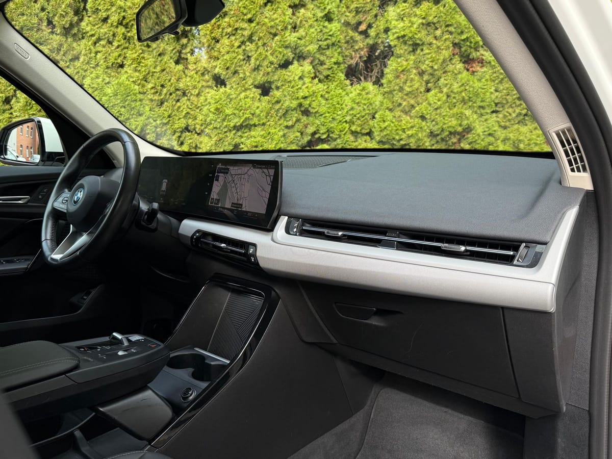 BMW iX1 30 xDrive 64 kWh SHADOW+LIFE+SHZ+KAM+LEDER+M foto 15