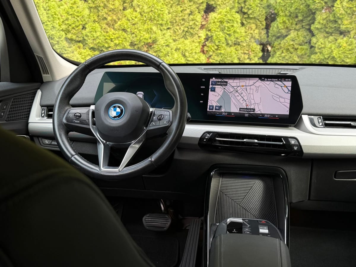 BMW iX1 30 xDrive 64 kWh SHADOW+LIFE+SHZ+KAM+LEDER+M foto 16