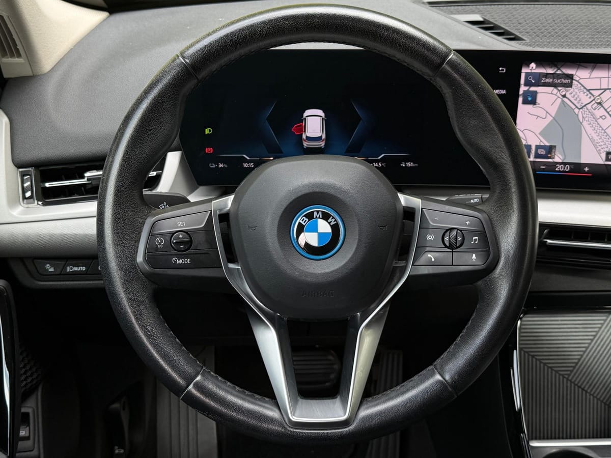 BMW iX1 30 xDrive 64 kWh SHADOW+LIFE+SHZ+KAM+LEDER+M foto 17