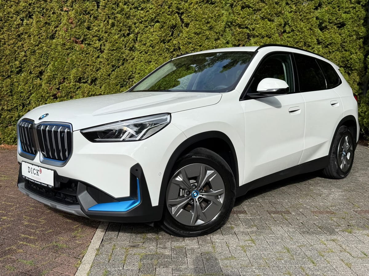 BMW iX1 30 xDrive 64 kWh SHADOW+LIFE+SHZ+KAM+LEDER+M foto 3