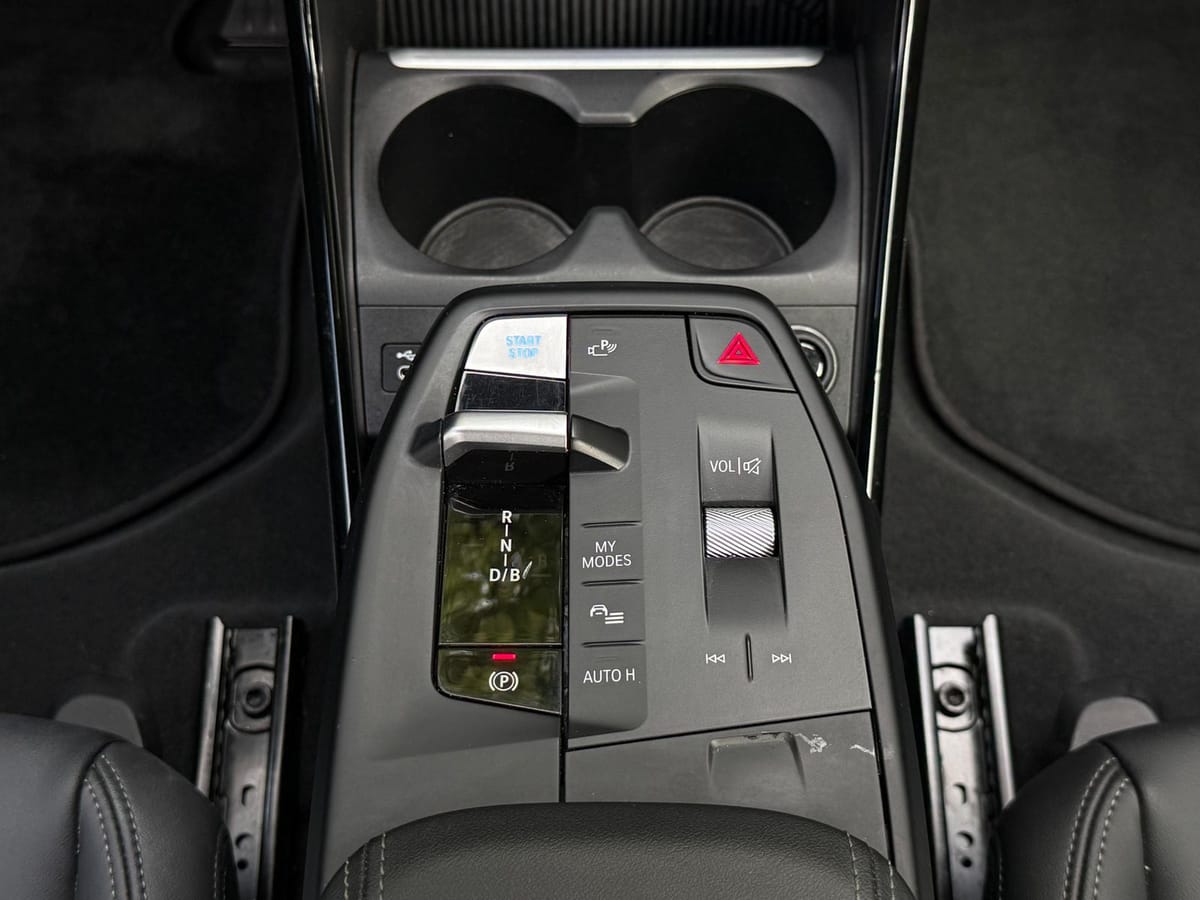BMW iX1 30 xDrive 64 kWh SHADOW+LIFE+SHZ+KAM+LEDER+M foto 23