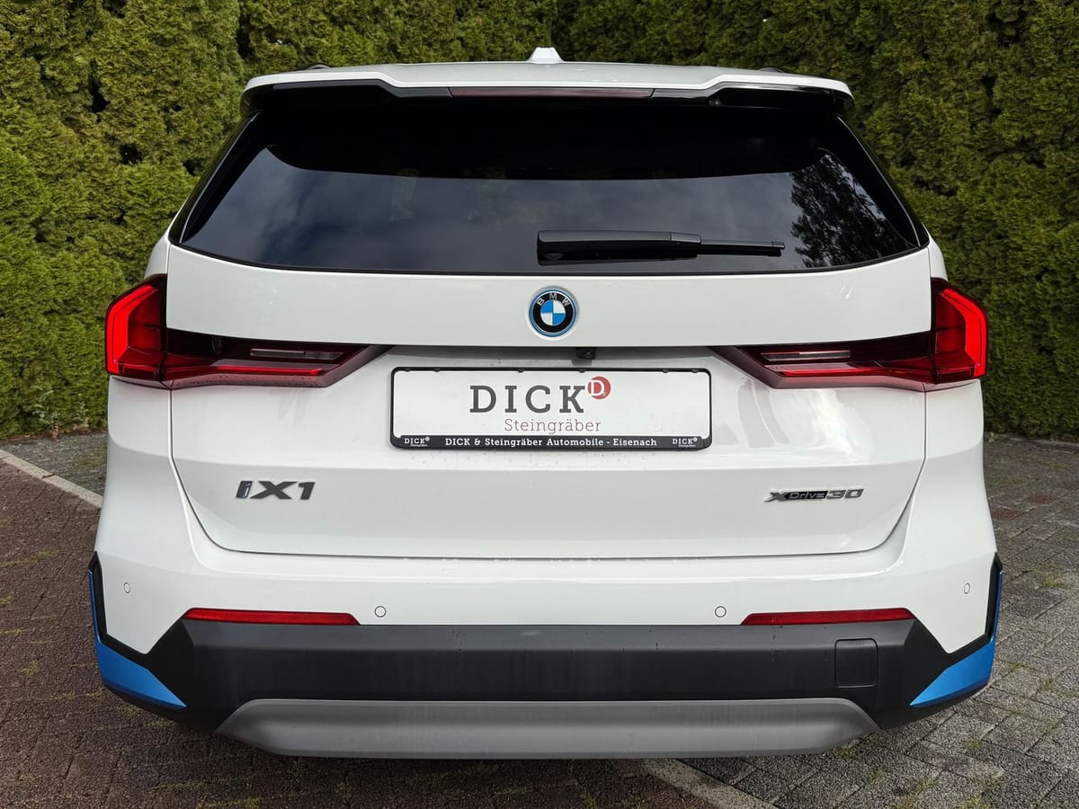 BMW iX1 30 xDrive 64 kWh SHADOW+LIFE+SHZ+KAM+LEDER+M foto 6