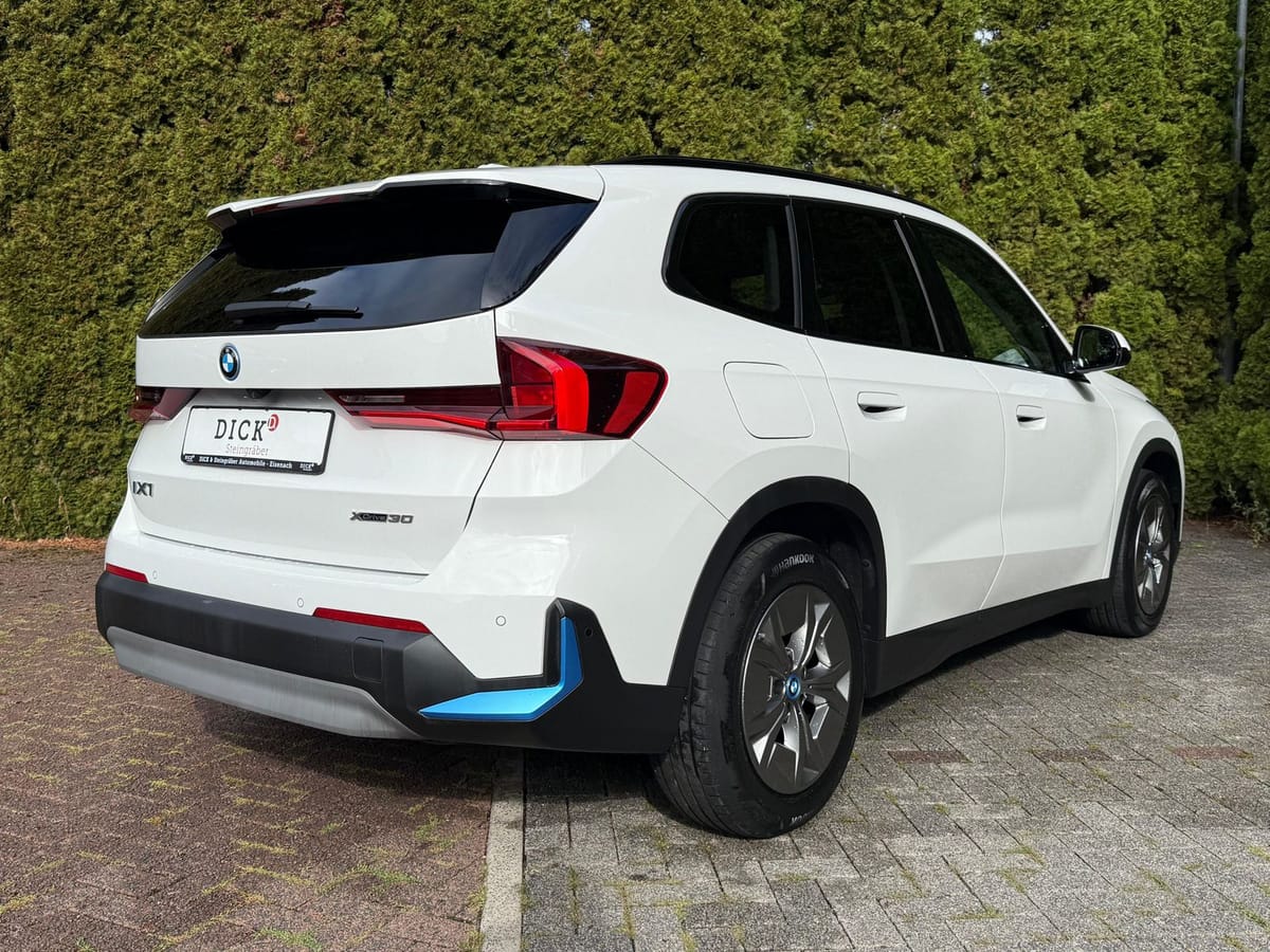 BMW iX1 30 xDrive 64 kWh SHADOW+LIFE+SHZ+KAM+LEDER+M foto 7