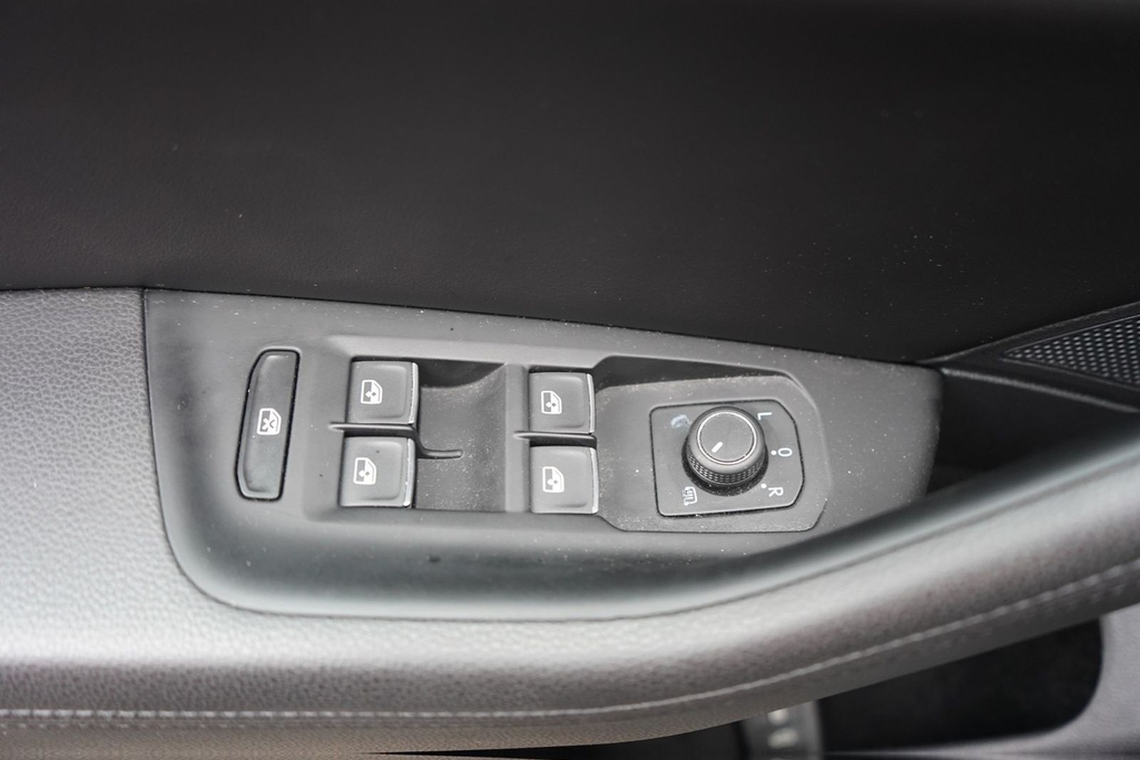 Volkswagen Passat Variant 2.0 Highline LED ACC Sitzheizung foto 32