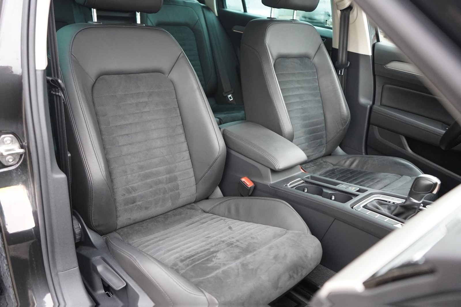 Volkswagen Passat Variant 2.0 Highline LED ACC Sitzheizung foto 35