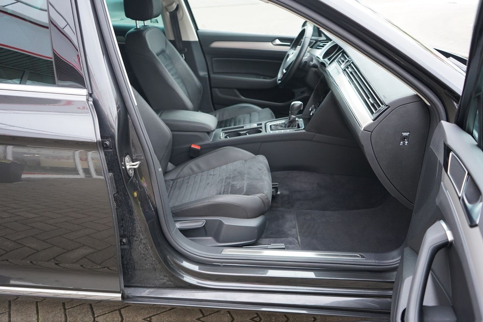 Volkswagen Passat Variant 2.0 Highline LED ACC Sitzheizung foto 38