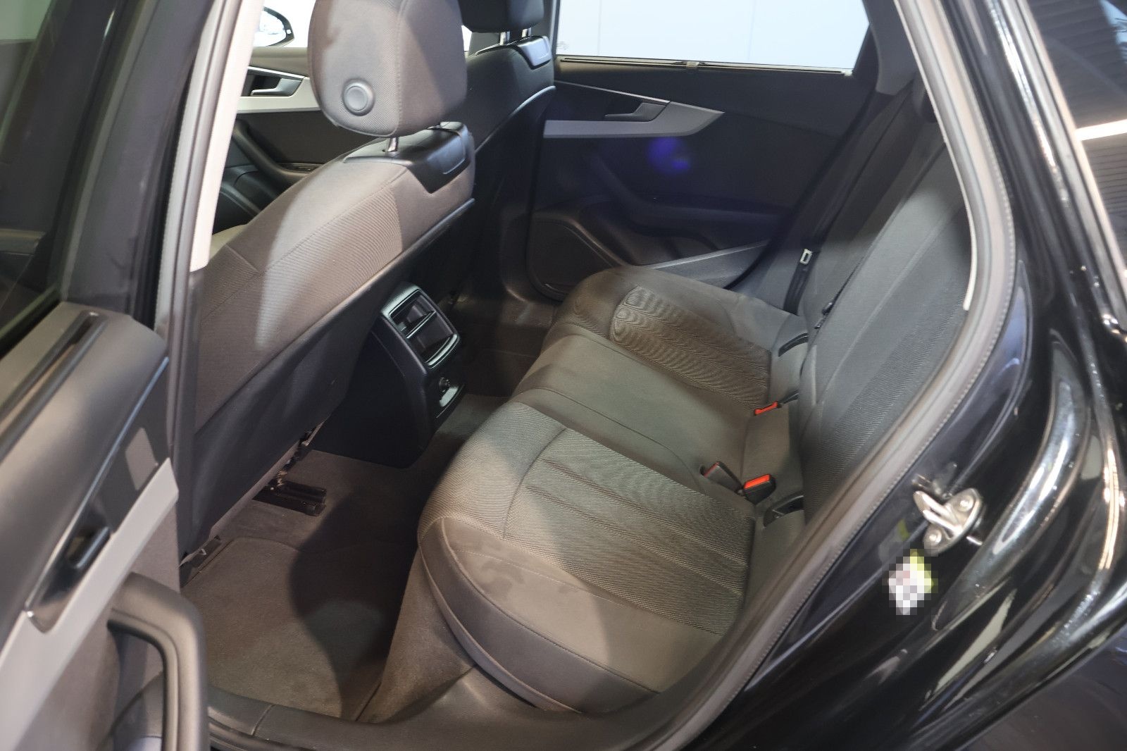 Audi A4 Avant 35 TFSI CARPLAY+KEY+LED+LANE+17" foto 12