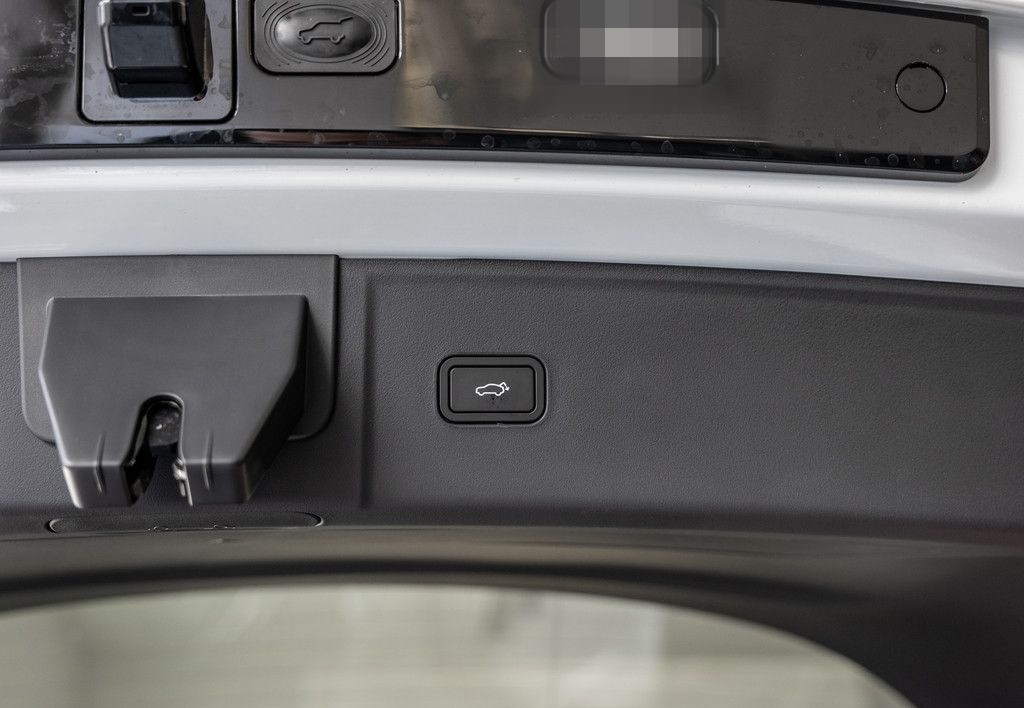 Lynk&Co 08 Core SHZ KAMERA NAVI W-LAN ACC LED PANO 360° foto 9