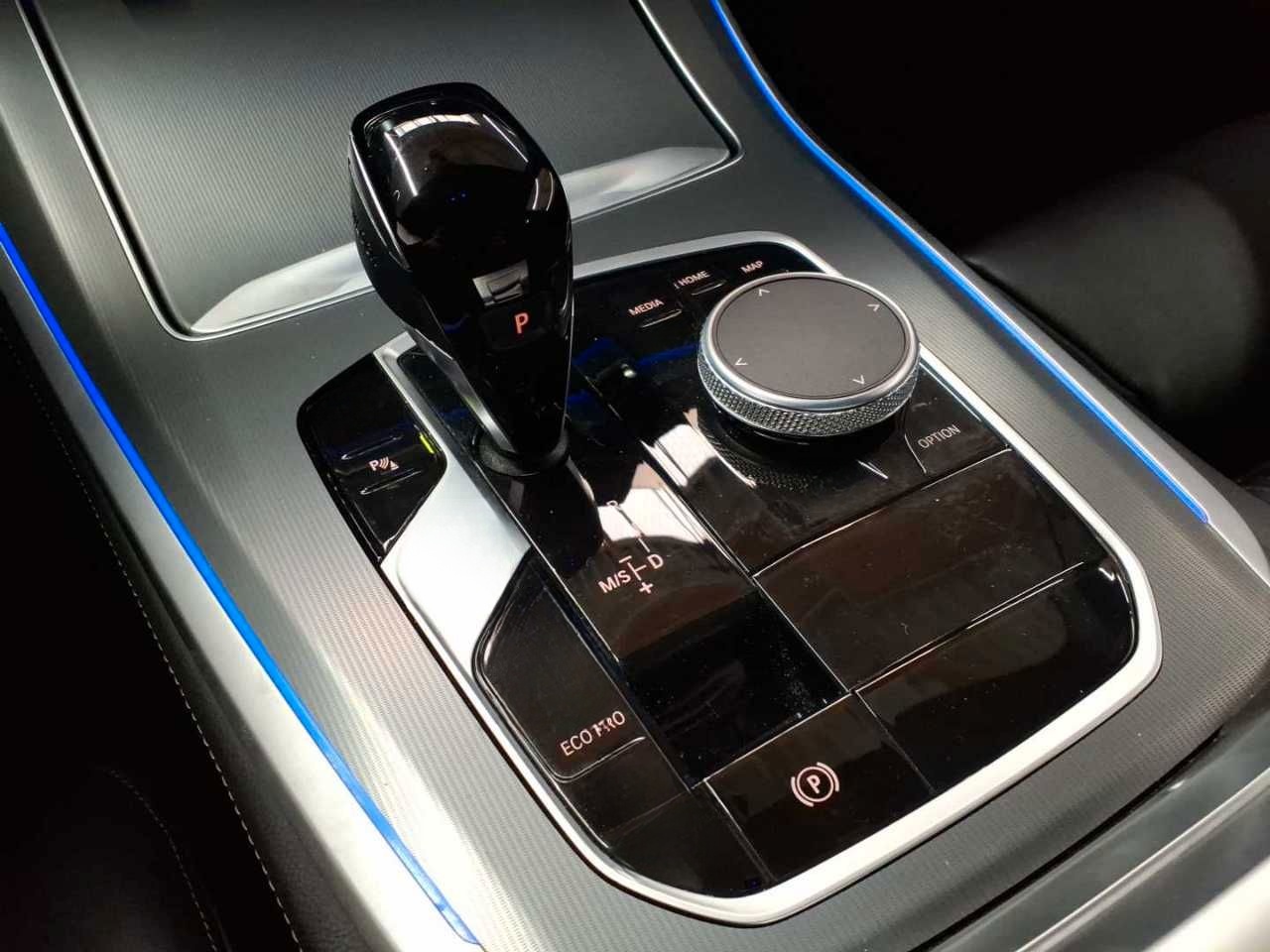 BMW X5 xDrive30d xLine Navi HuD Leder SHZ foto 15