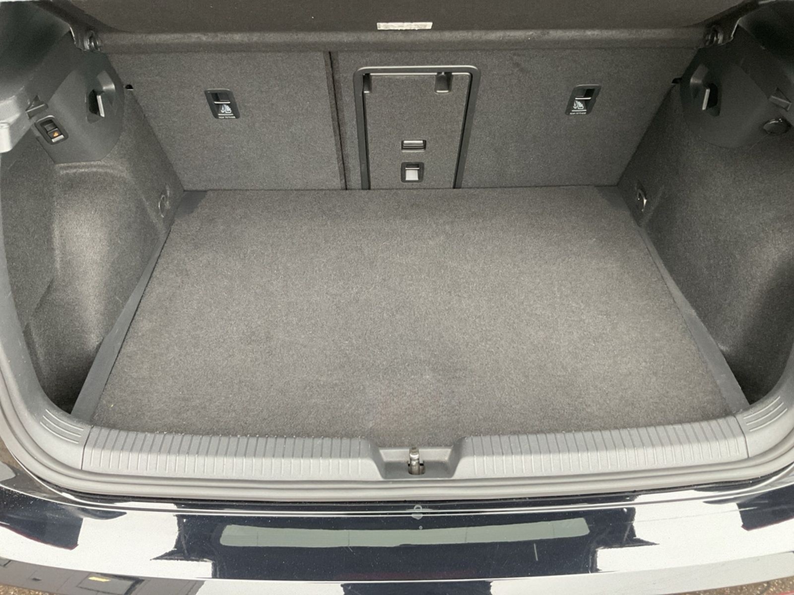 Volkswagen Golf VIII 1.5 TSI R-Line AHK Kamera Pano foto 16