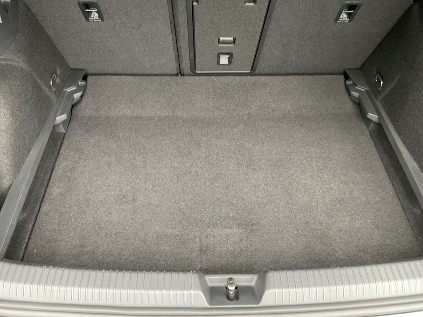 Volkswagen Golf VIII 1.5 TSI R-Line AHK Kamera Pano foto 17