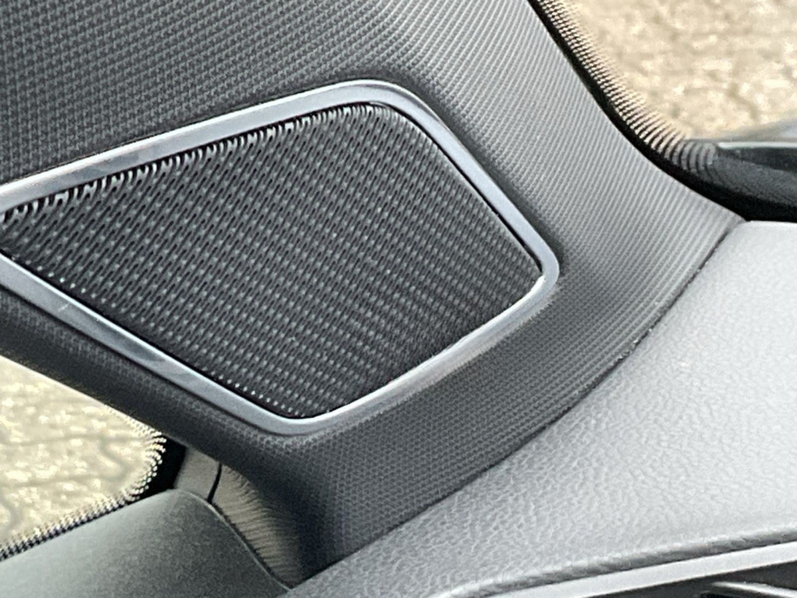 Volkswagen Golf VIII 1.5 TSI R-Line AHK Kamera Pano foto 22