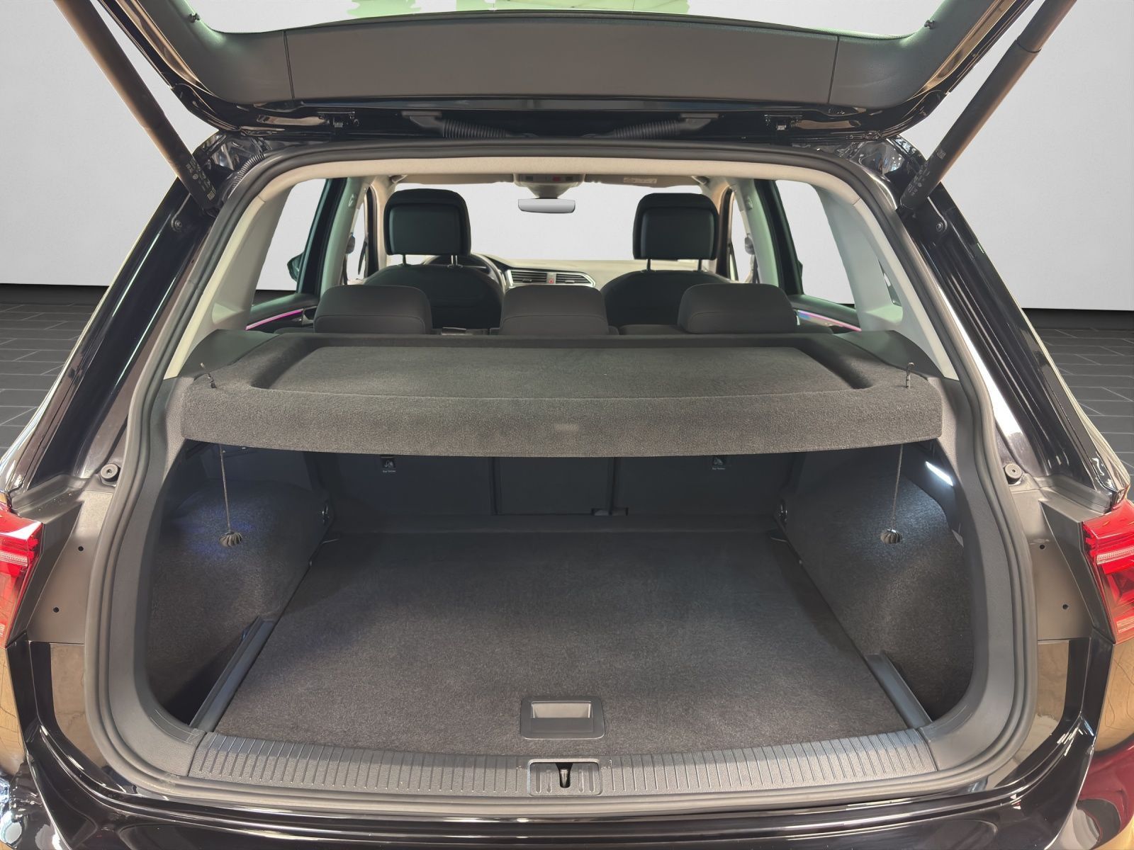 Volkswagen Tiguan 2.0 TDI Elegance NAVI MATRIX 360° Standhz foto 15