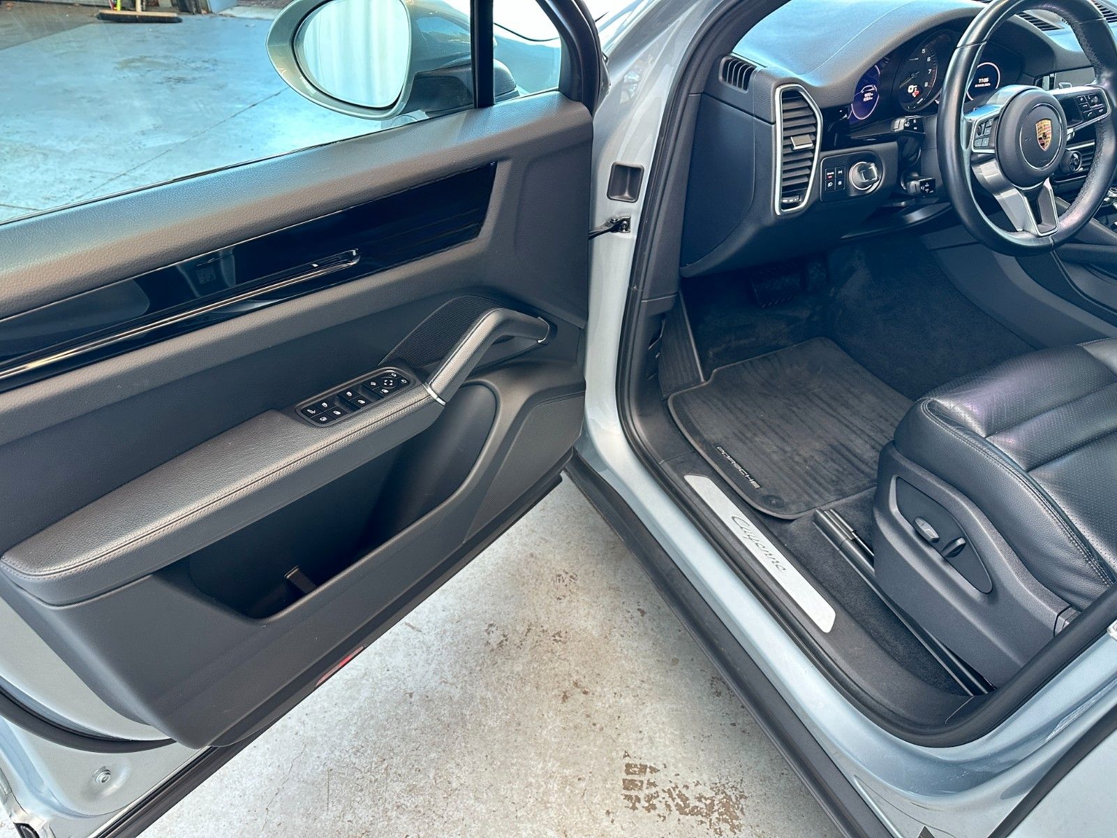 Porsche Cayenne E-Hybrid|Luftfederung|1.Hand MwSt foto 17