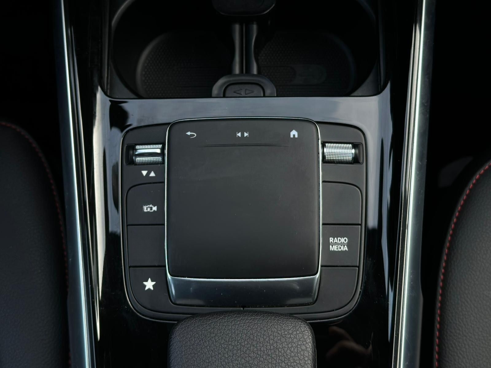 Mercedes-Benz GLB220d AMG LINE KAMERA foto 23
