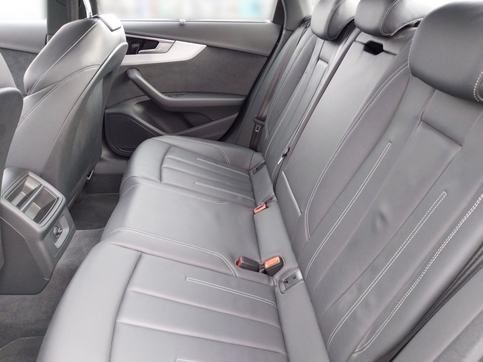 Audi A4 Lim. quattro S line *LEDER*BLACKSTYLE*KAMERA* foto 9