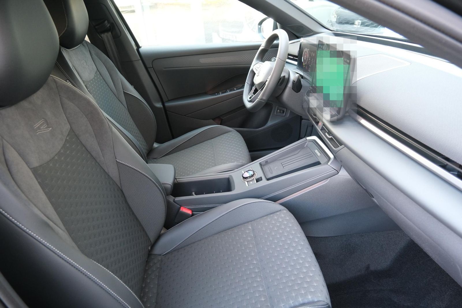 Volkswagen T-Roc 1.5 eTSI DSG R-Line AHK Matrix Black Pa... foto 24