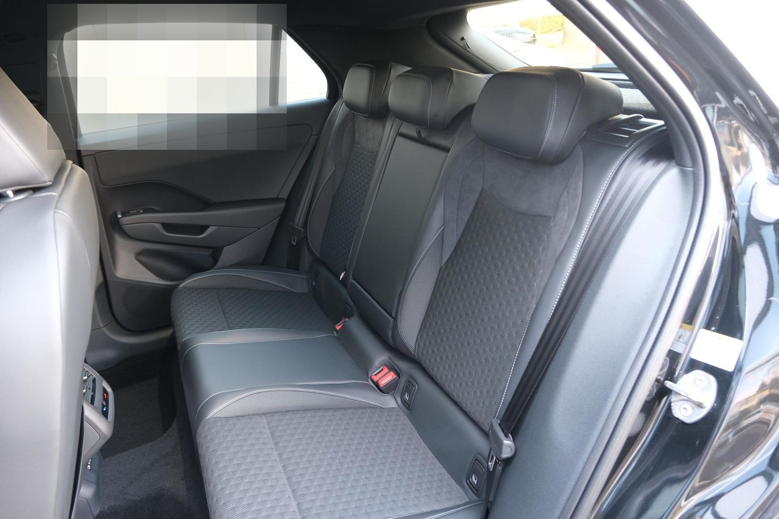 Volkswagen T-Roc 1.5 eTSI DSG R-Line AHK Matrix Black Pa... foto 9