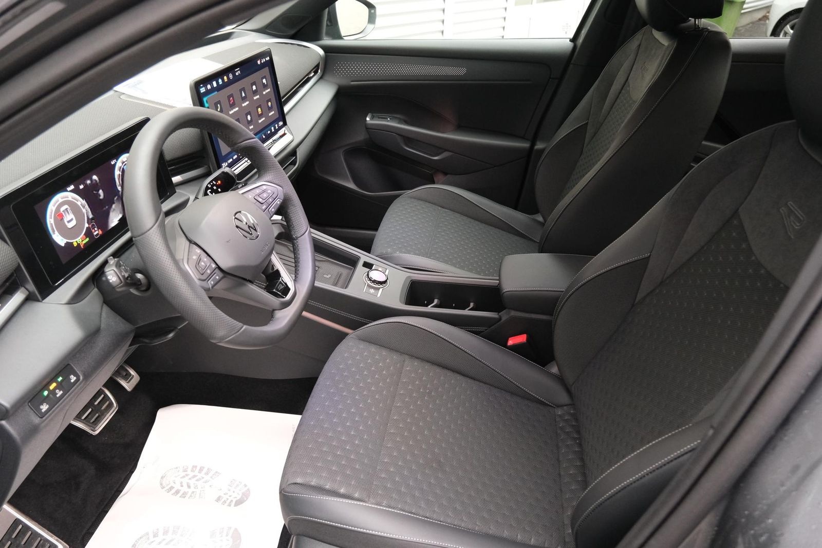 Volkswagen T-Roc 1.5 eTSI DSG R-Line AHK Matrix Black Pa... foto 12