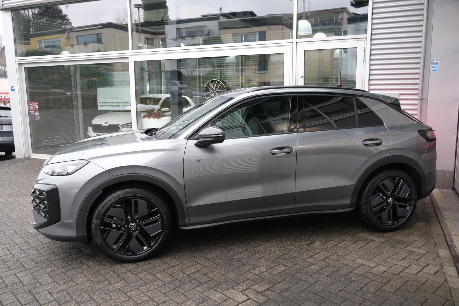 Volkswagen T-Roc 1.5 eTSI DSG R-Line AHK Matrix Black Pa... foto 17