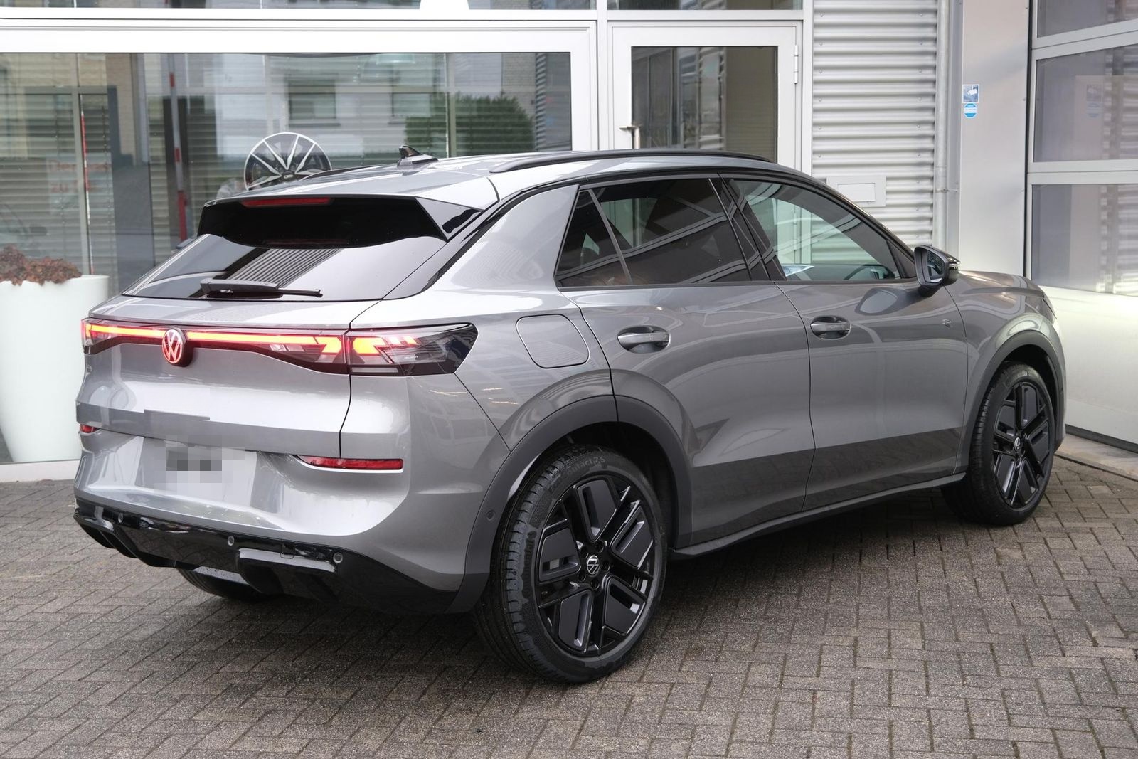 Volkswagen T-Roc 1.5 eTSI DSG R-Line AHK Matrix Black Pa... foto 21