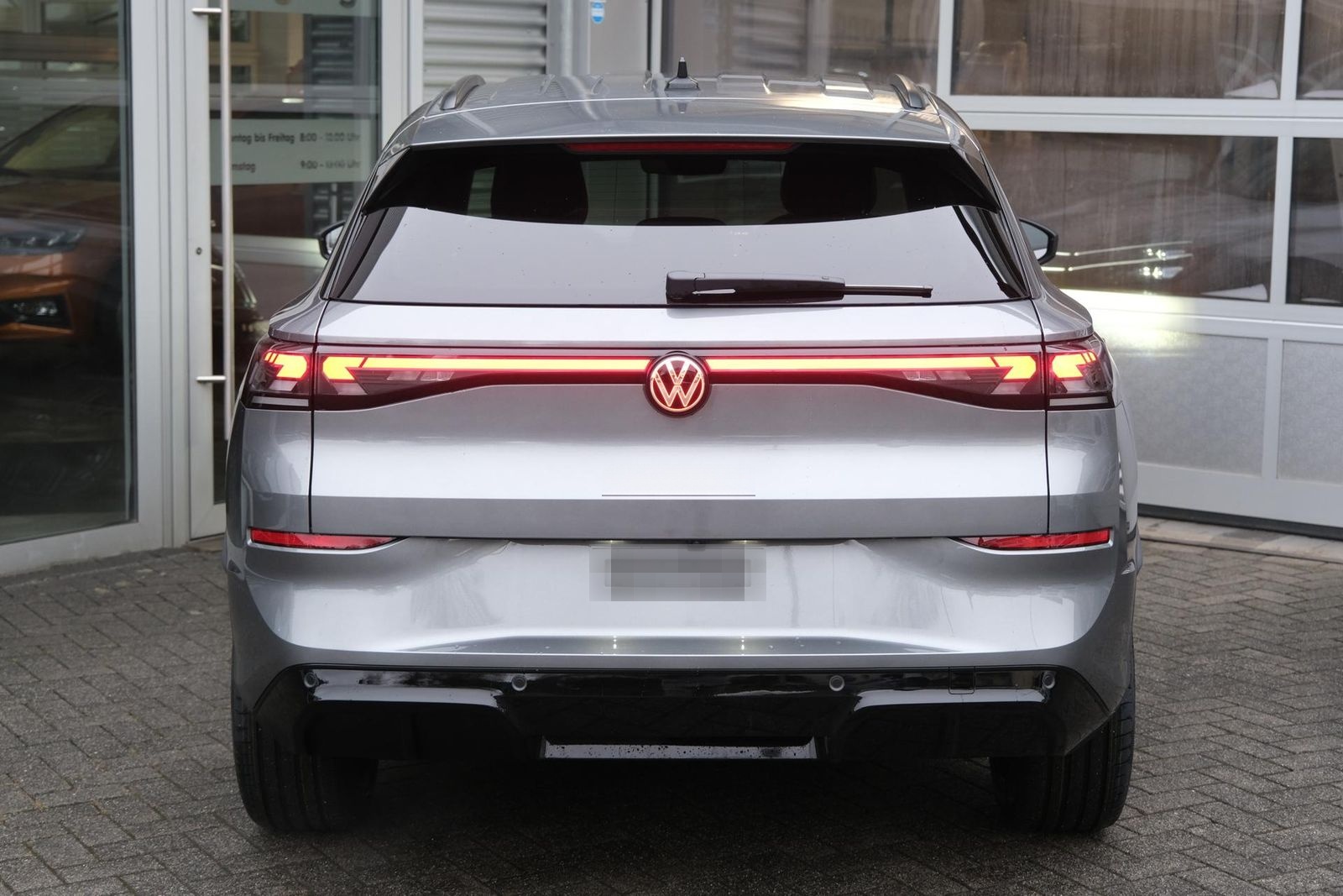 Volkswagen T-Roc 1.5 eTSI DSG R-Line AHK Matrix Black Pa... foto 4