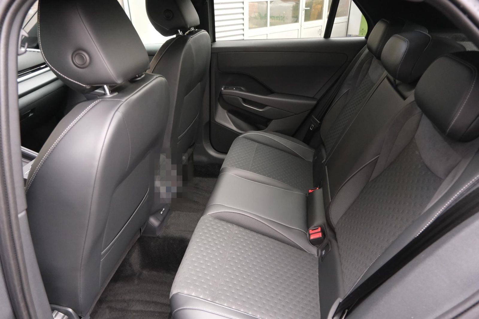 Volkswagen T-Roc 1.5 eTSI DSG R-Line AHK Matrix Black Pa... foto 9