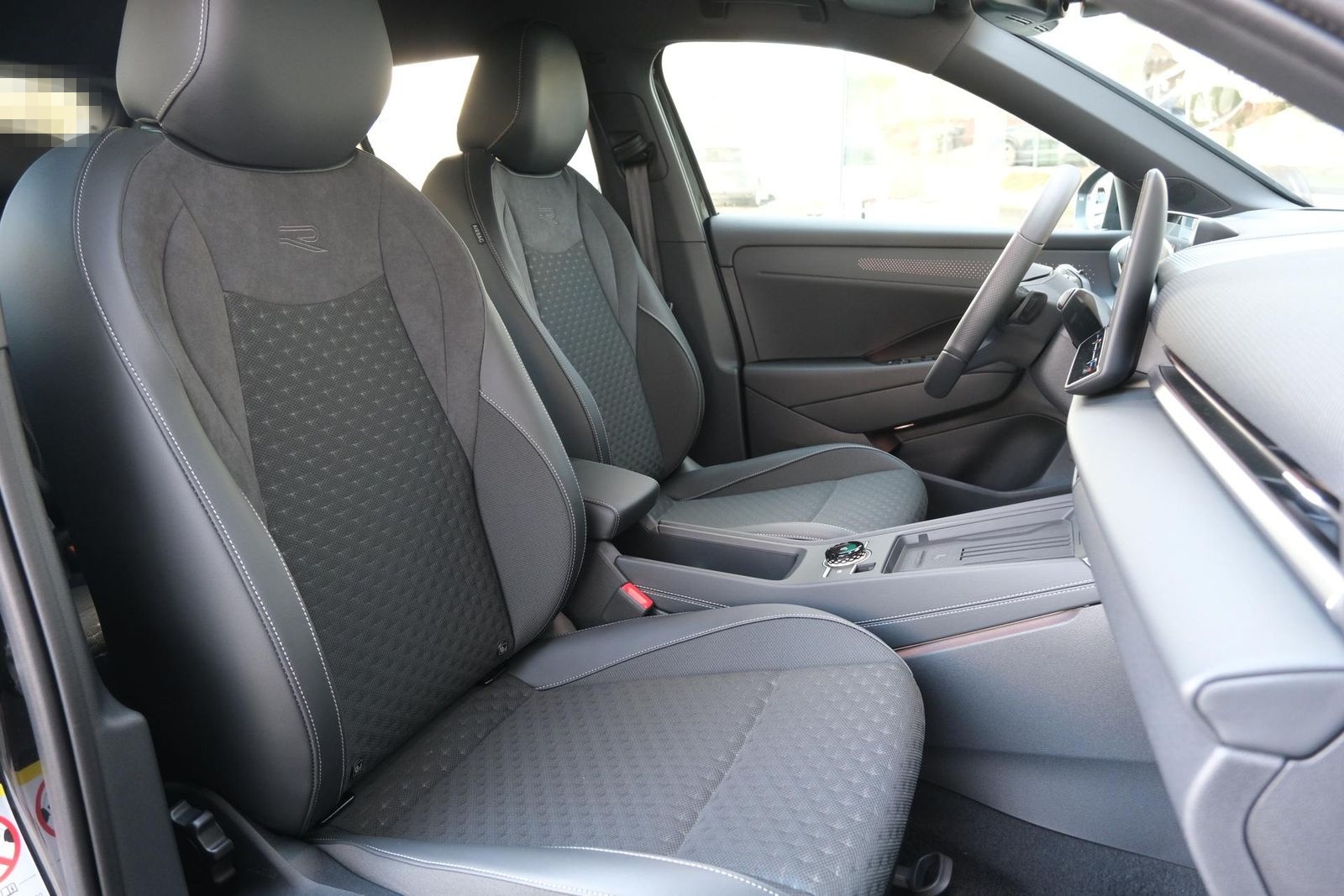 Volkswagen T-Roc 1.5 eTSI DSG R-Line AHK Matrix Black Pa... foto 24