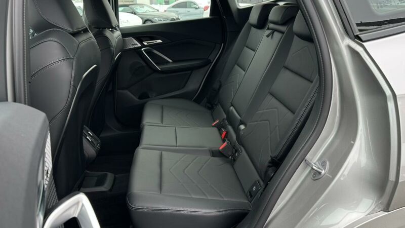 BMW X1 sDrive20i M Sportpaket ACC 360 HUD AHK H/K foto 16