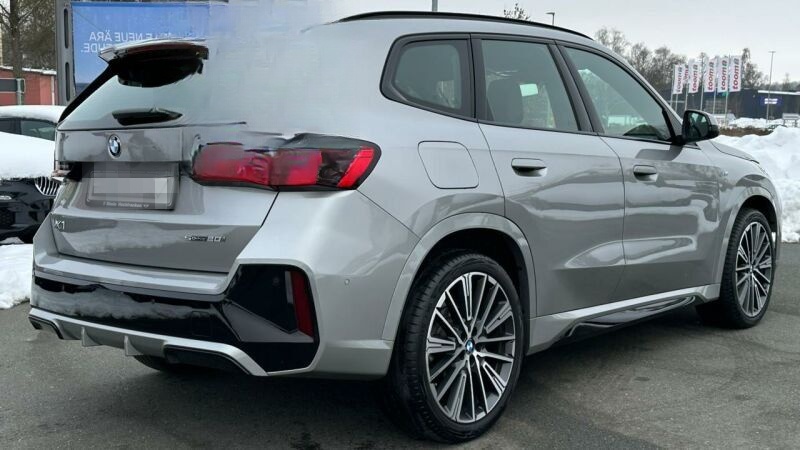 BMW X1 sDrive20i M Sportpaket ACC 360 HUD AHK H/K foto 3
