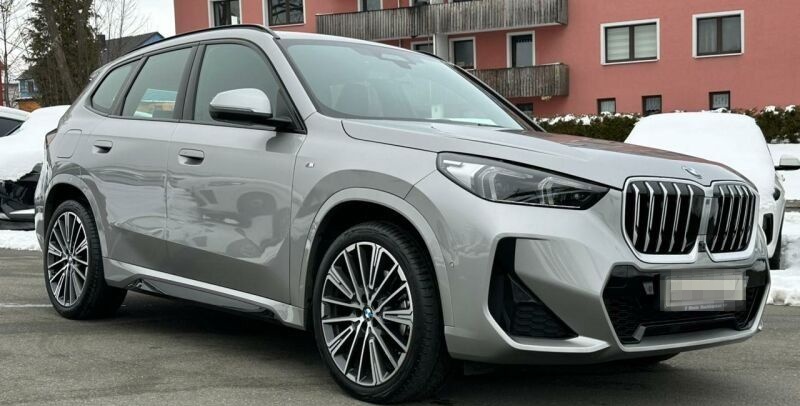 BMW X1 sDrive20i M Sportpaket ACC 360 HUD AHK H/K foto 4