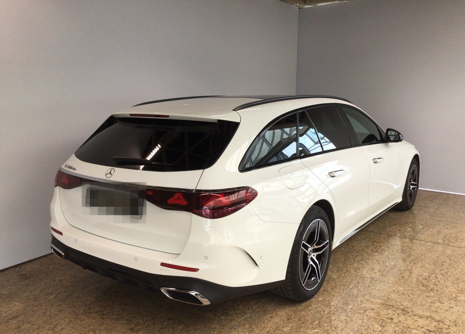 Mercedes-Benz E 300 de 4M T AMG PLUS/Pano/Airmatic/AHK/Night foto 4