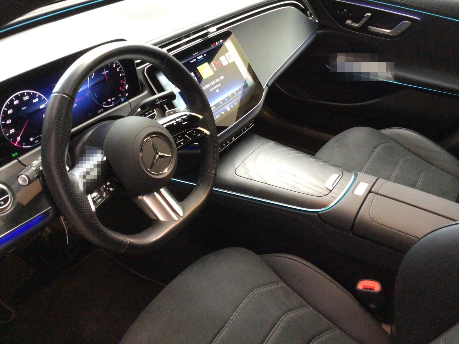 Mercedes-Benz E 300 de 4M T AMG PLUS/Pano/Airmatic/AHK/Night foto 9