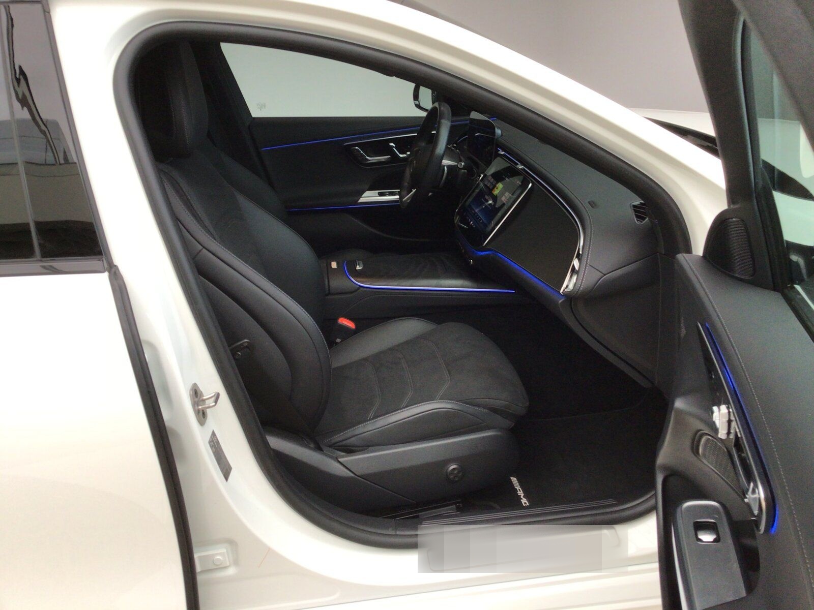 Mercedes-Benz E 300 de 4M T AMG PLUS/Pano/Airmatic/AHK/Night foto 10